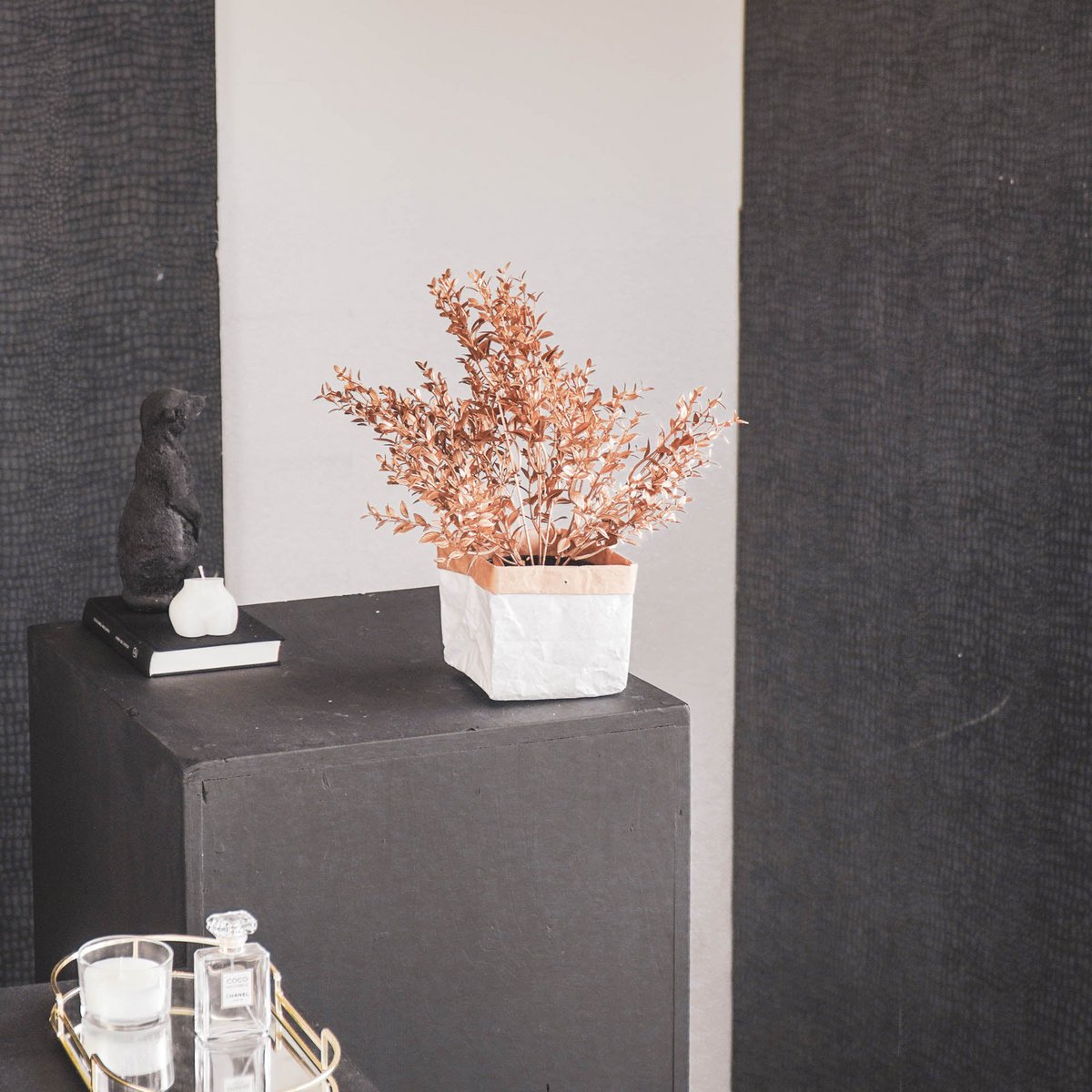 HV Gouden Plant met zwarte pot- Polystyreen