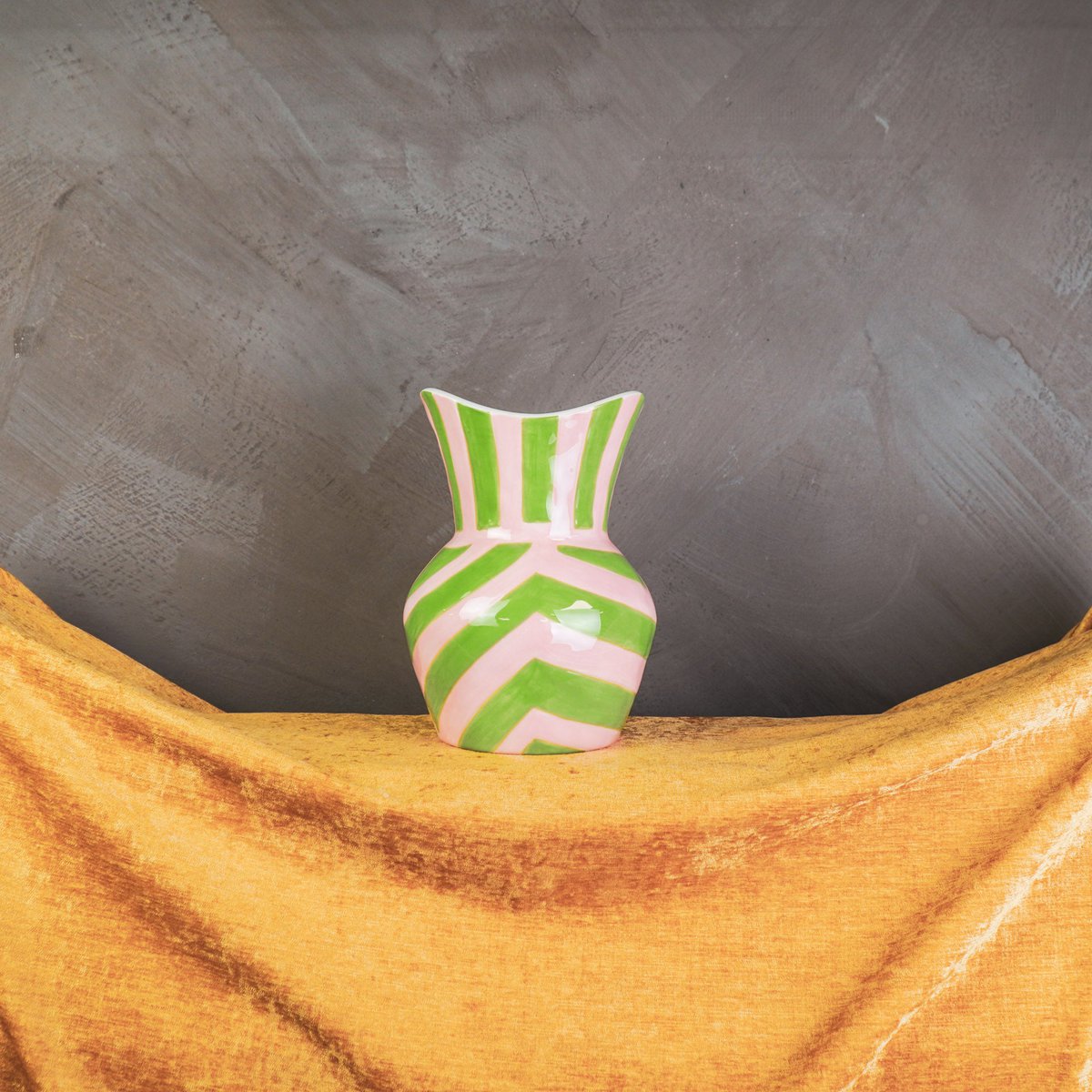 VASE-STRIKS-steengoed -groen/ roze- 16x16x22cm