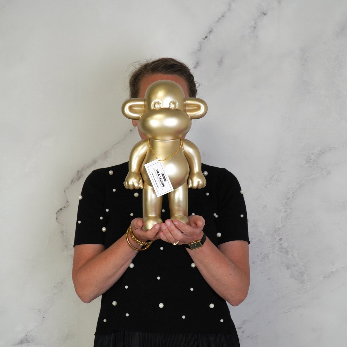 Ornament - aap -beeldje 'de legende'- polyresin - goud - 20,5x13,5x35cm