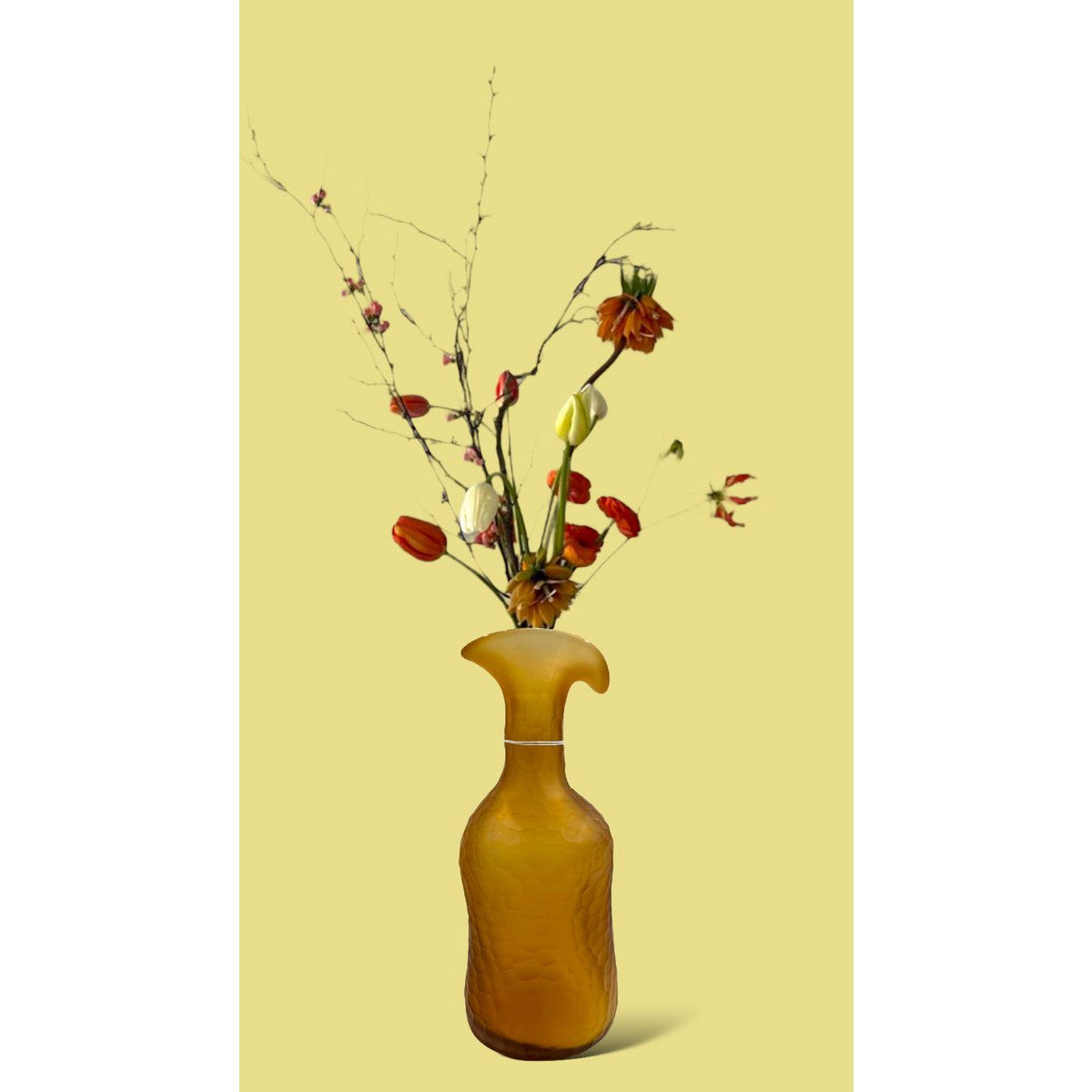 vintage amberkleurige glazen vaas klein formaat: H30cm B: 7cm