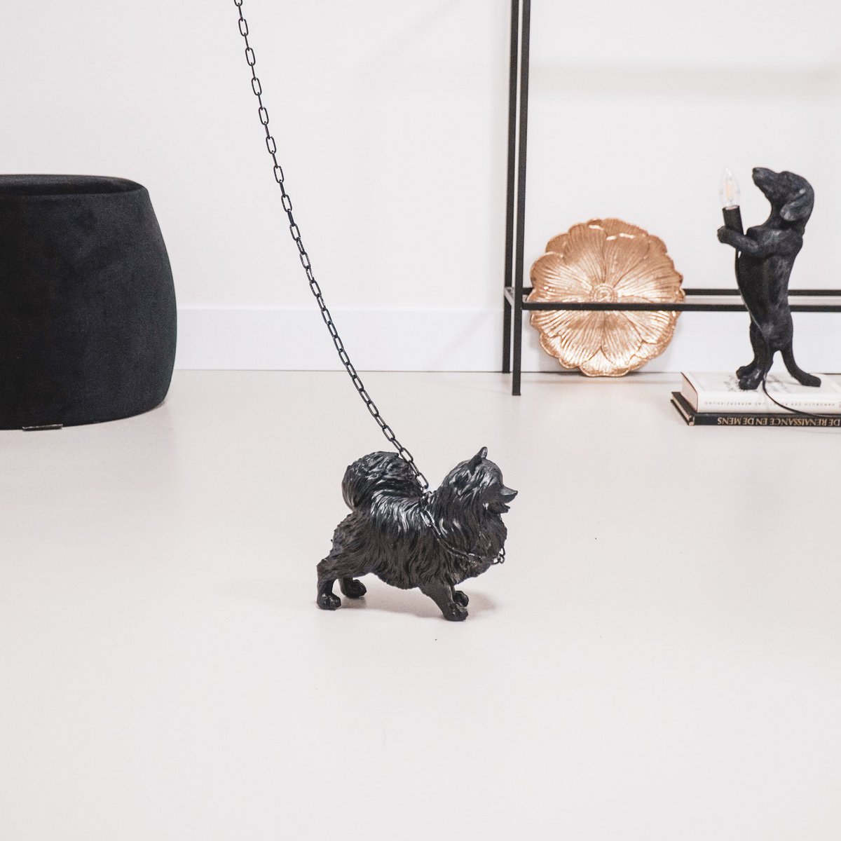 Ornament - Pommeren Hond - Polyresin - Zwart - 23x10x18cm