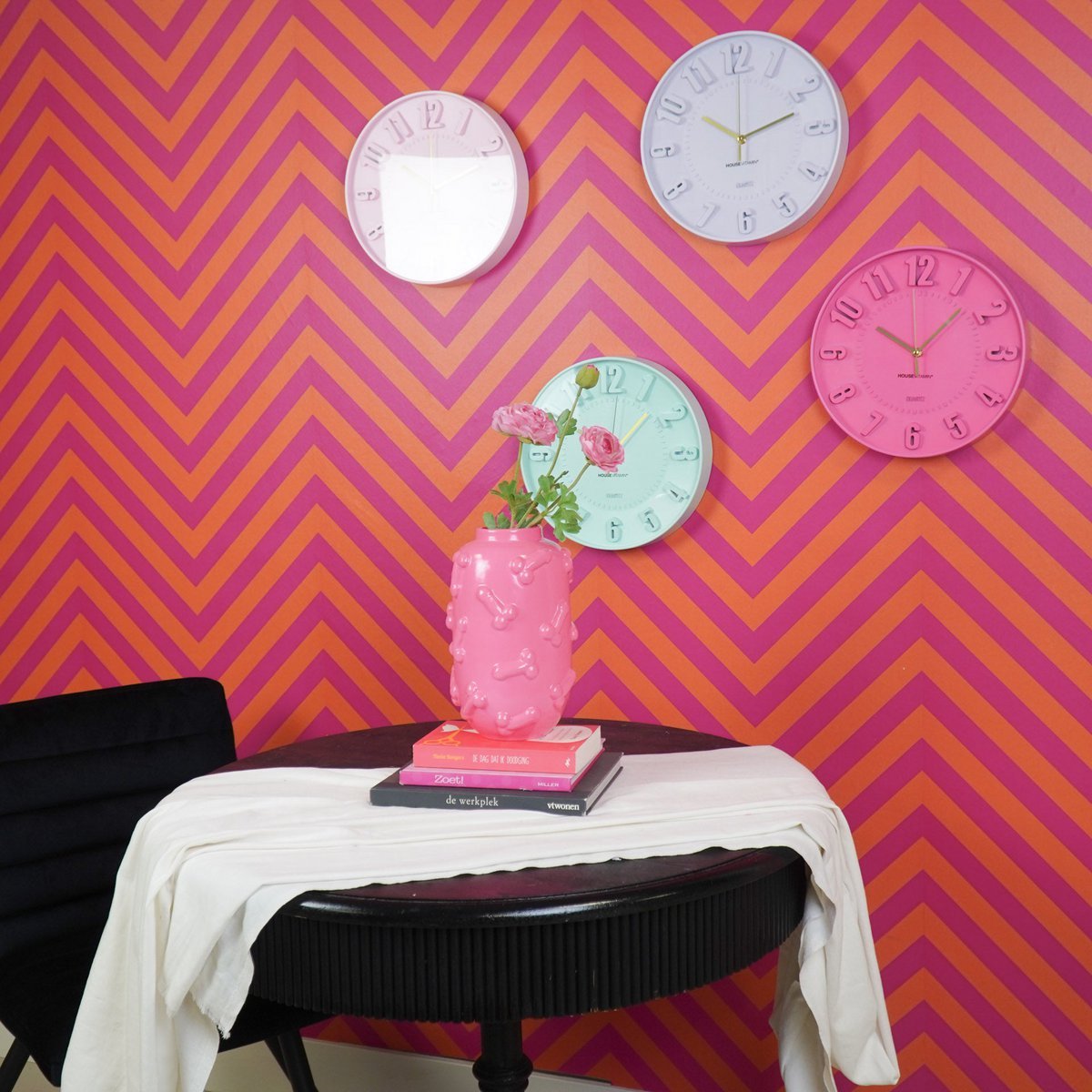 Klok- wandkloknummers- neon roze -30x30x4cm