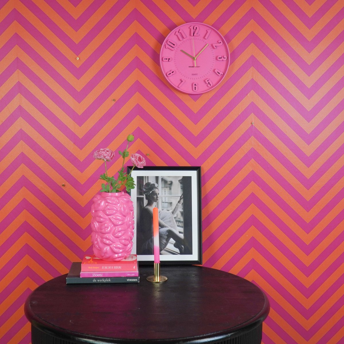 Klok- wandkloknummers- neon roze -30x30x4cm