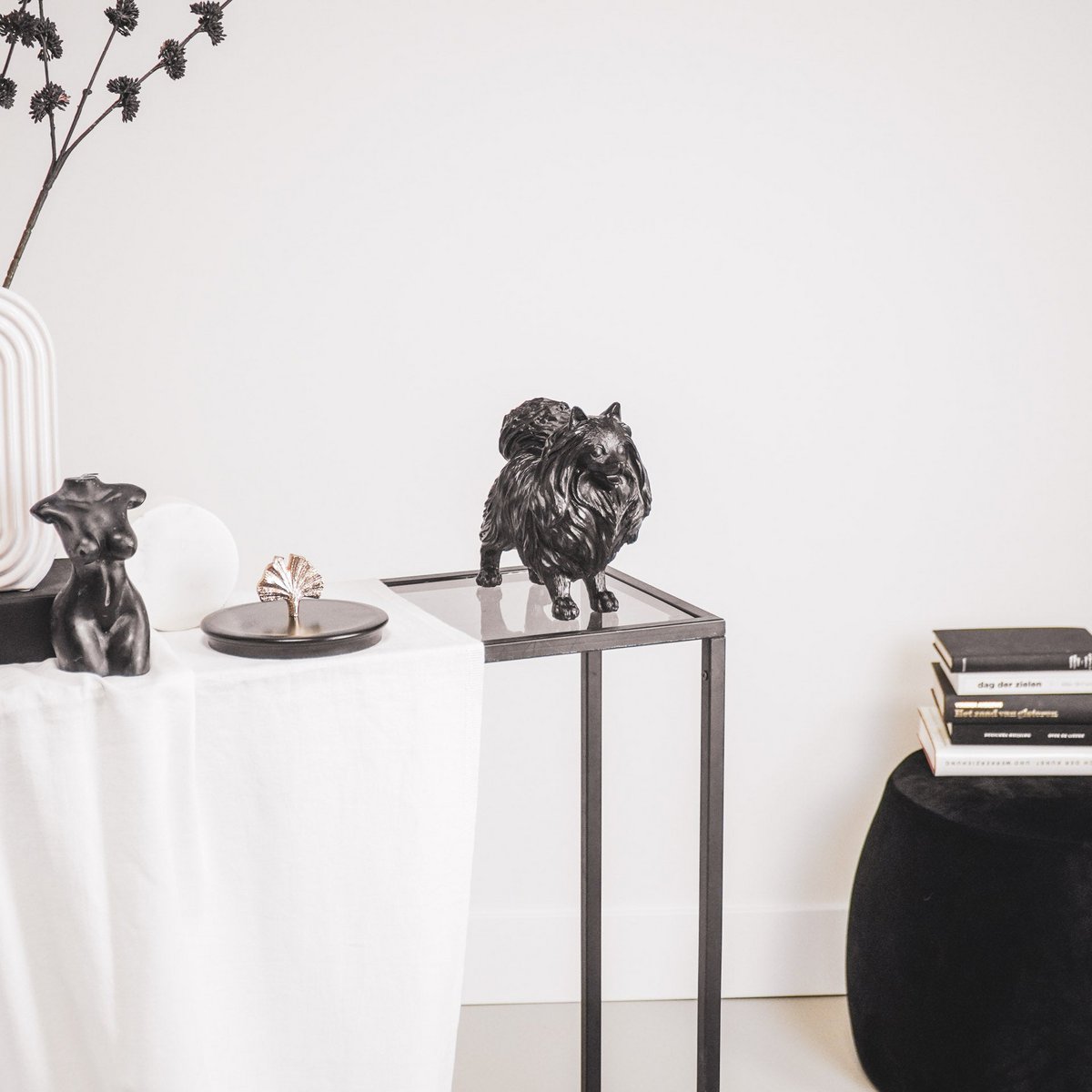 Ornament - Pommeren Hond - Polyresin - Zwart - 23x10x18cm